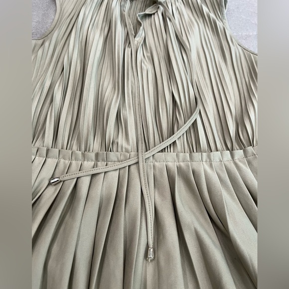 [S]H&M Dusty Green Sleeveless Pleated Dress Drawstring - Picture 3 of 9